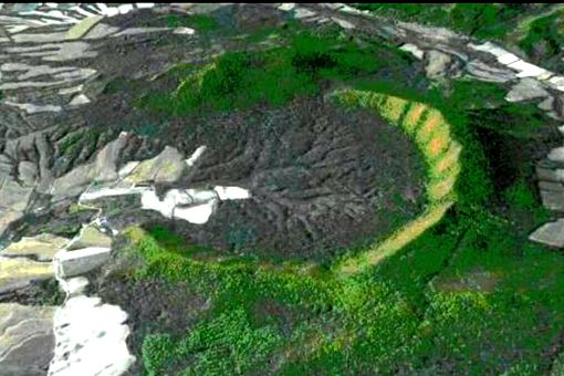 中国发现罕见月牙型环形山陨石撞击坑是怎么回事
